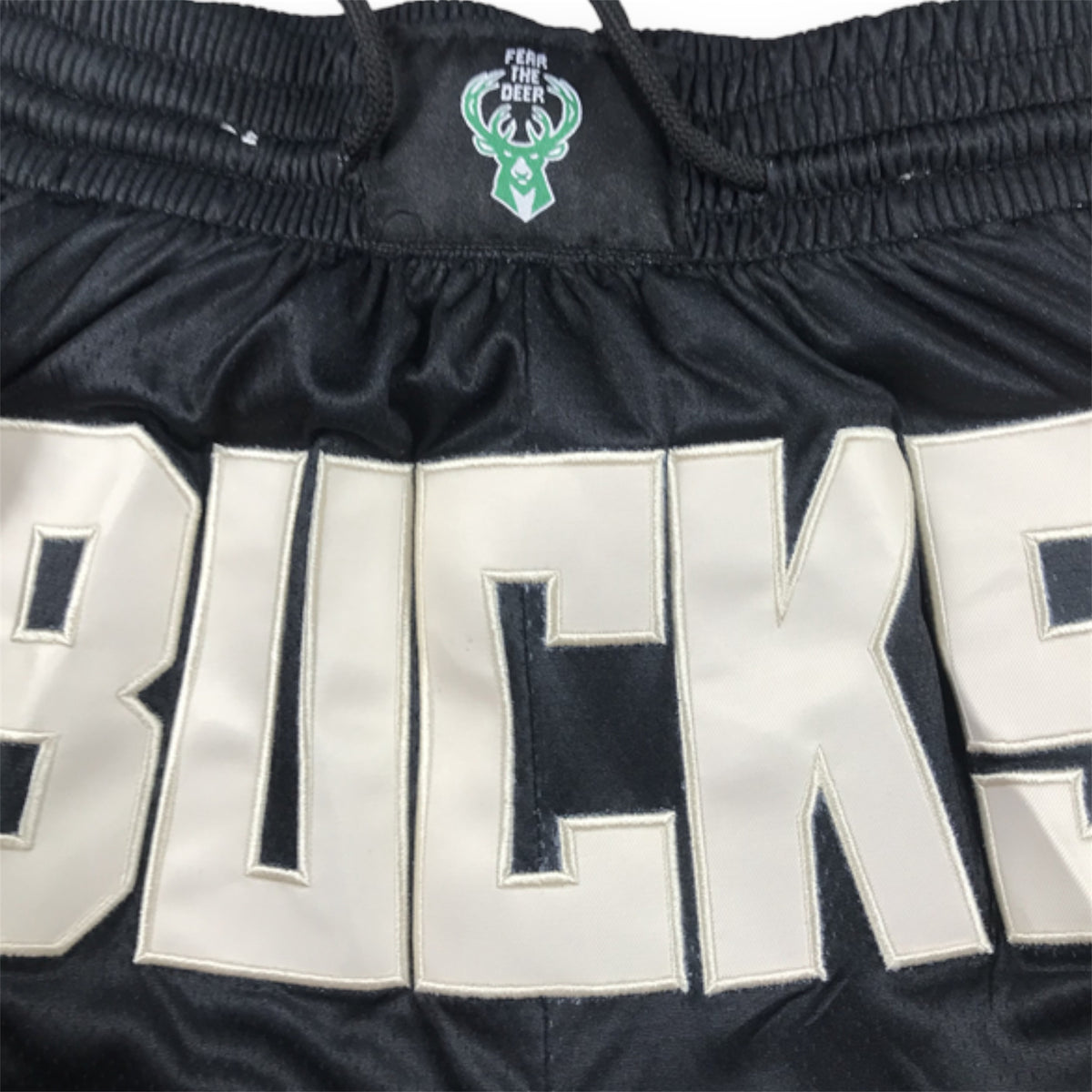 Calções City 2022-23 dos Milwaukee Bucks